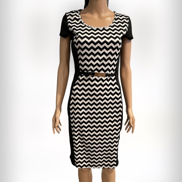 Dresses - Picture 3 of 6